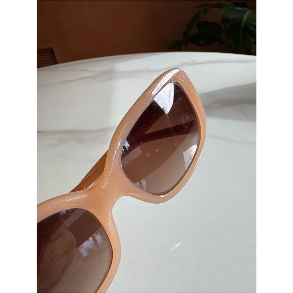 Coach HC8299 L1142 Milky Beige Oversized Sunglasses 56-17-140